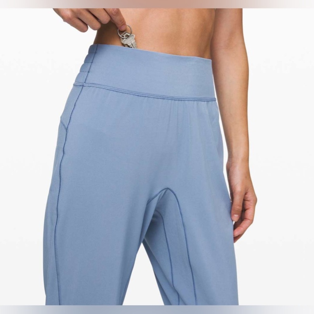 Lululemon “Sun Setter Jogger” Size 4 in Tempest Blue - Picture 2 of 11